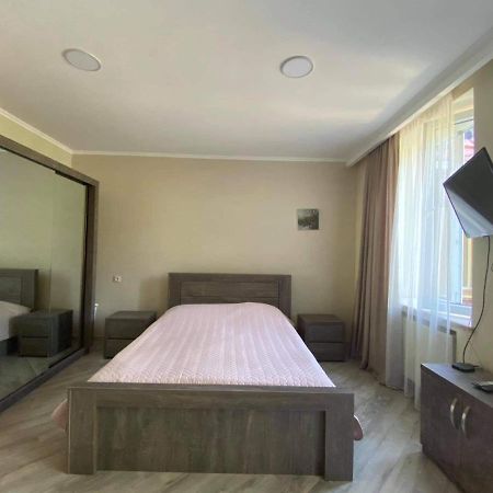 Nikani1 Bordzjomi Buitenkant foto
